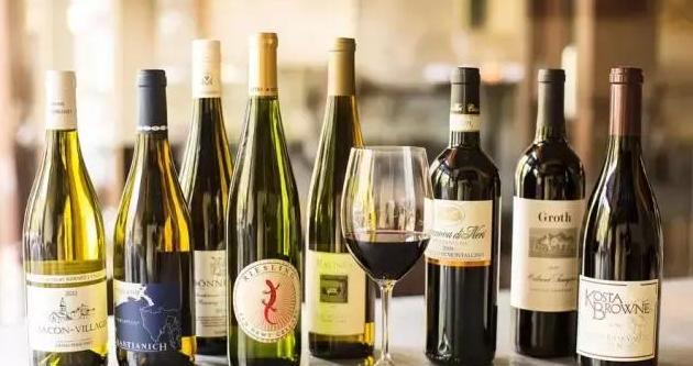 干邑白兰地是什么酒(洋酒的干邑和白兰地有什么分别)