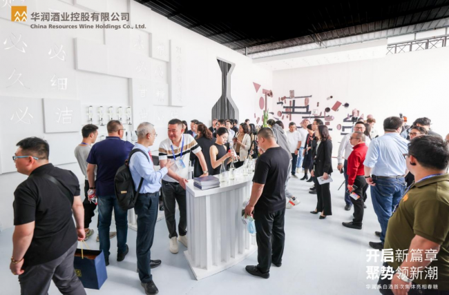 华润系白酒首次集体亮相 展位时尚互动流光炫彩